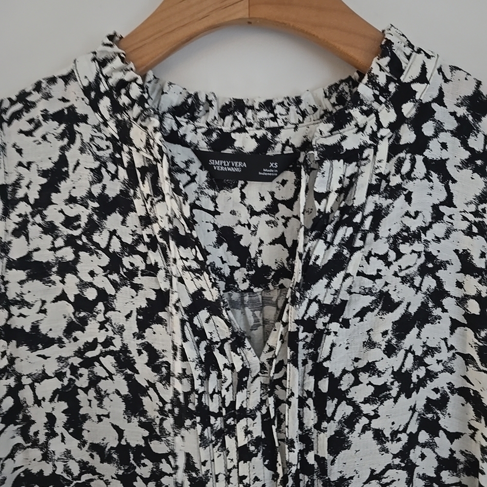 Vera Wang Black and White Patterned Blouse